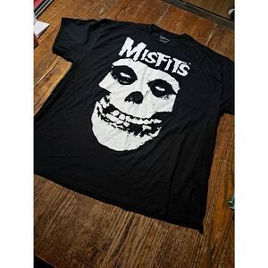 New Misfits Skull T-Shirt 2XL NWT 2025 Retro Punk Rock Tee Black White Cotton
